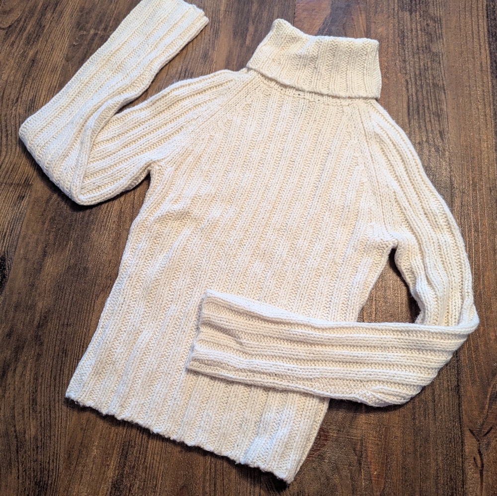 L Abercrombie Cable Knit Ribbed Creme Lambswool Turtleneck Sweater